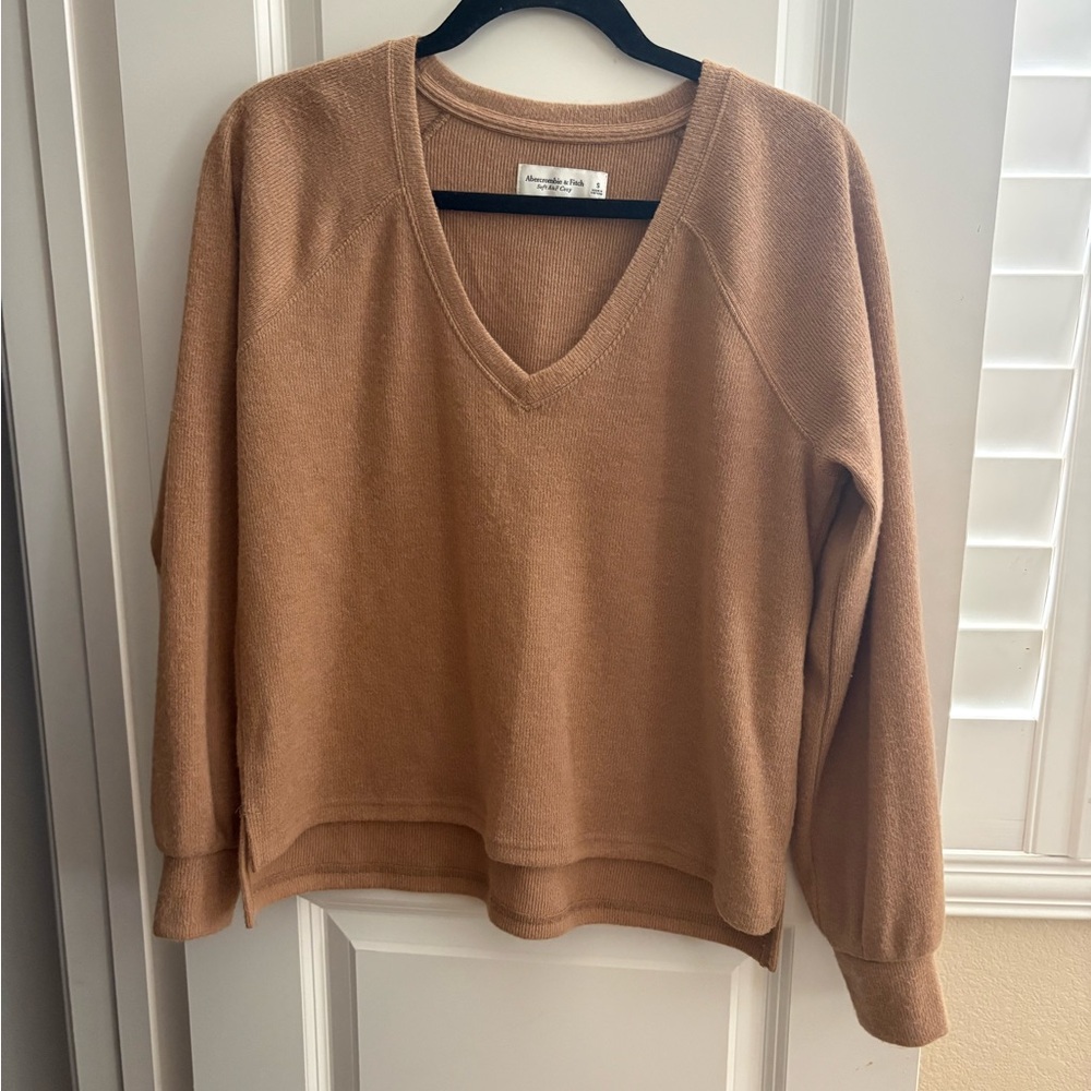 Abercrombie & Fitch | V-Neck Tan Sweater | size S